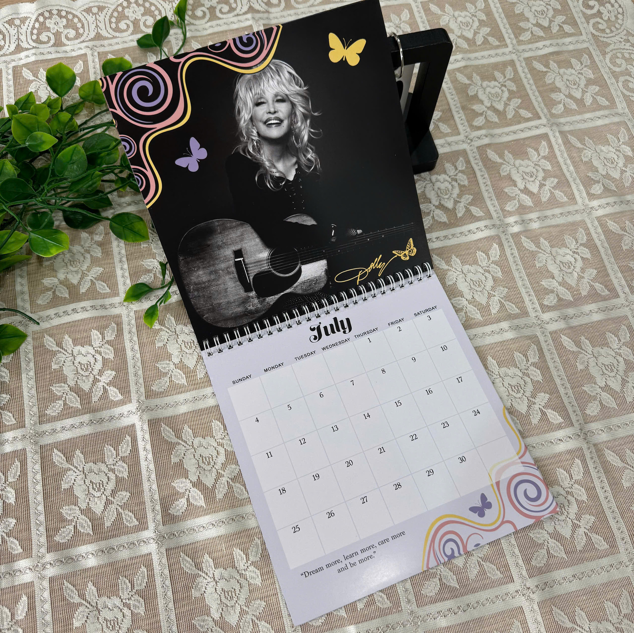 4T - Dolly Parton 2027 Calendar, 1946-2026