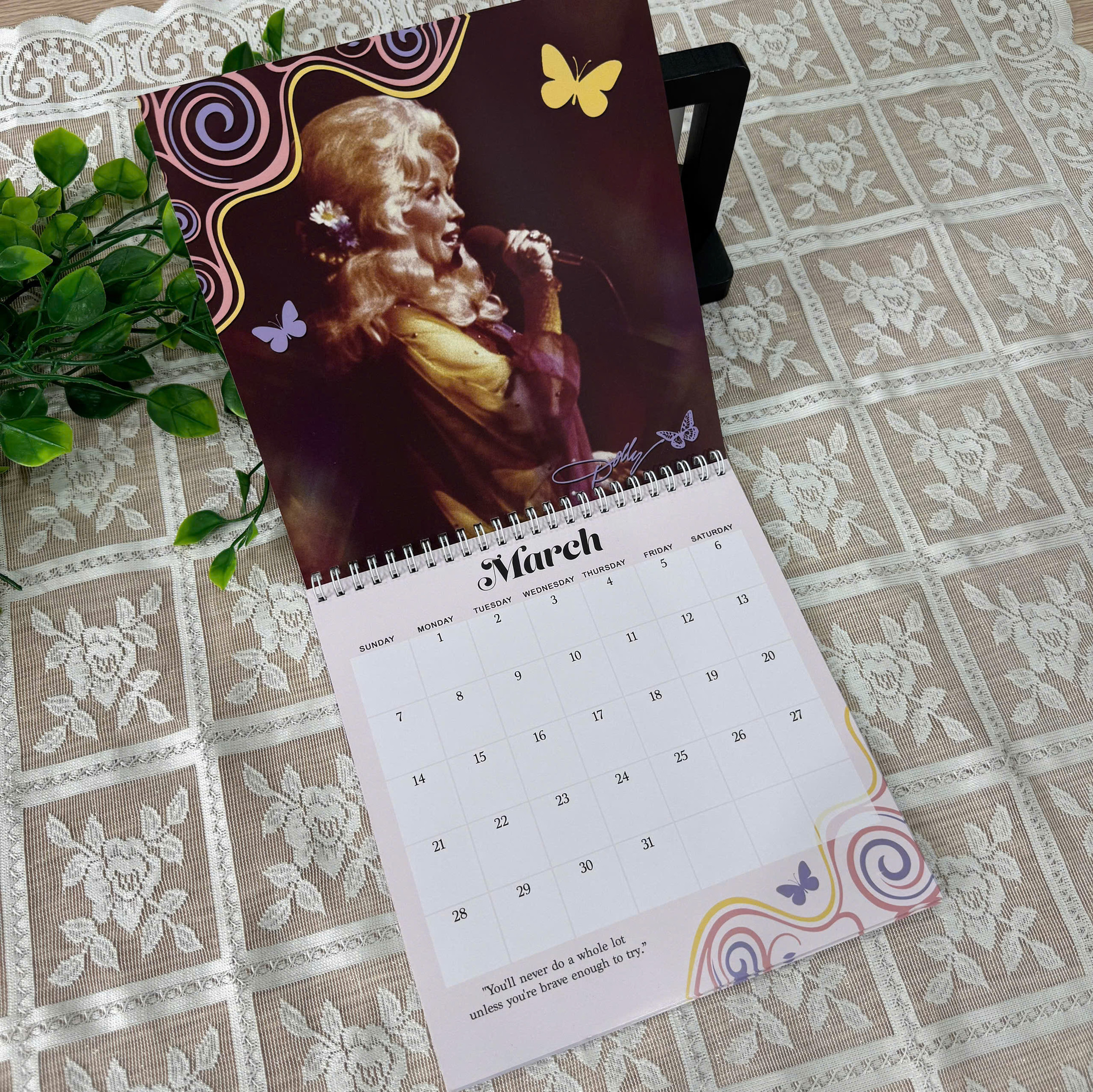 4T - Dolly Parton 2027 Calendar, 1946-2026